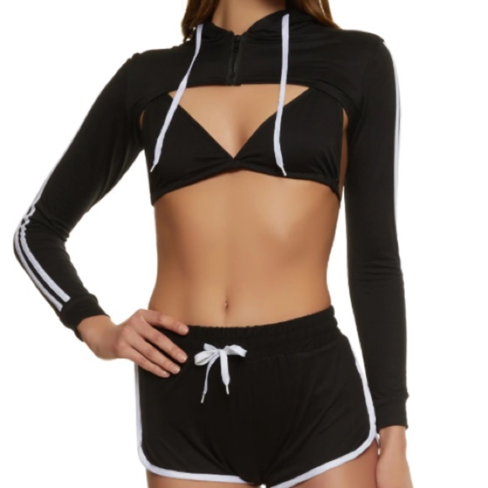 Set striped cut out hoodie and dolphin shorts